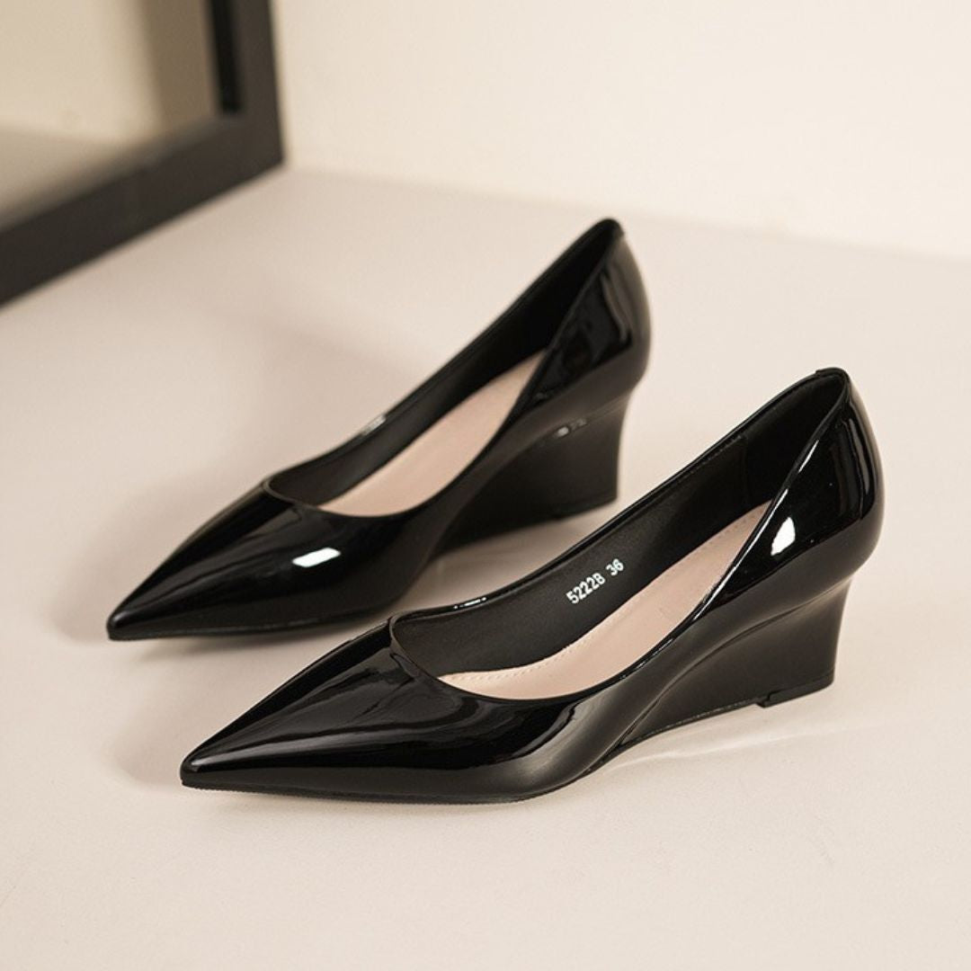 Workday Note black wedge heel by Ozzaro