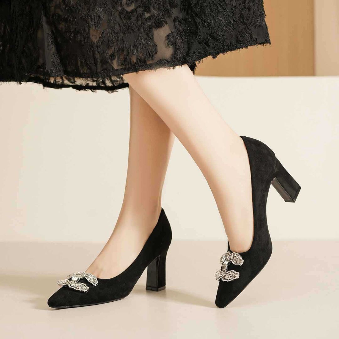 Black Block-Party heel with decorative brooches 