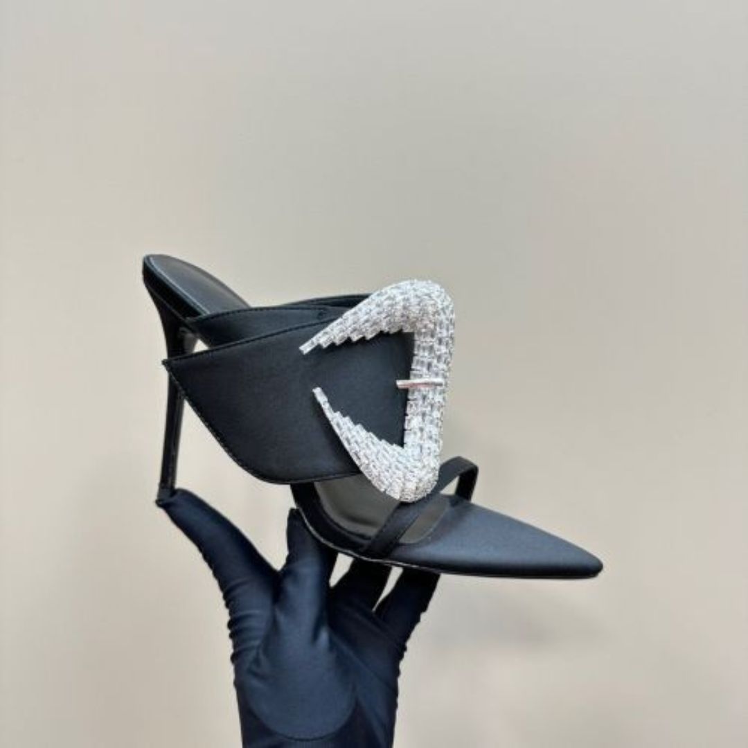 Black high-party heel with crystal buckle 
