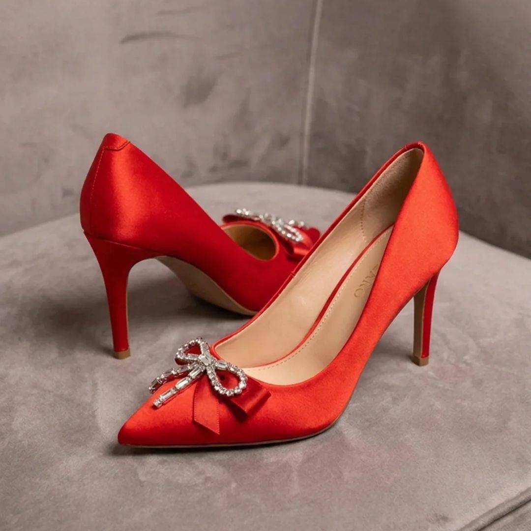 Ozzaro Rang Rani – red bridal stiletto angle view