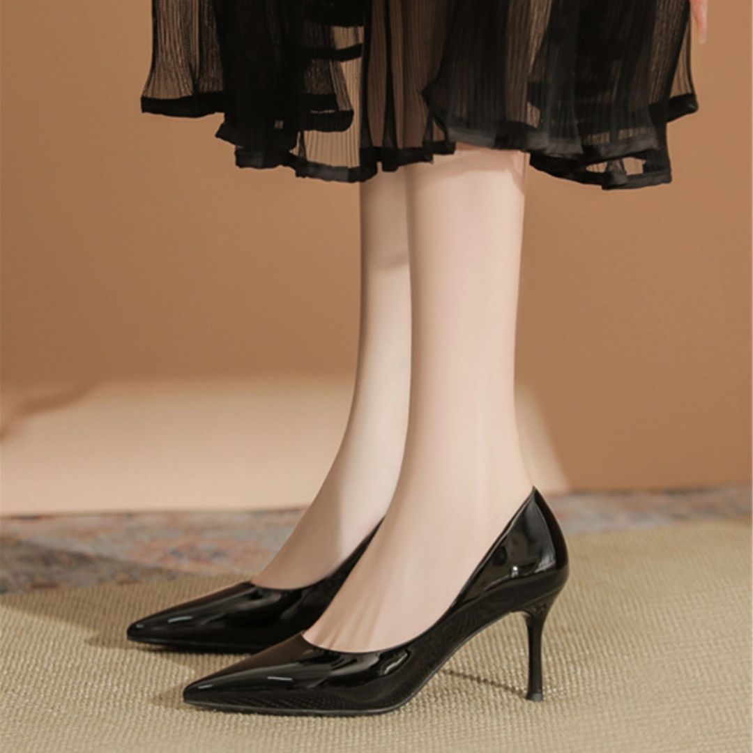 Bindaas black heels pointed toe detail